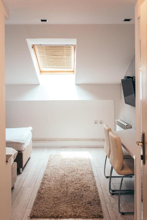 Hotel Dijana ปิโรต์ ภายนอก รูปภาพ